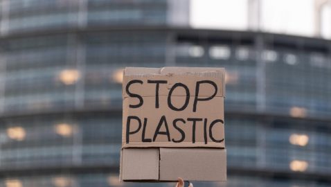 В ЕС окончательно запретили одноразовый пластик