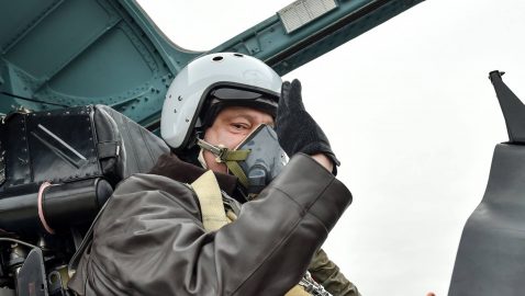 Командование ВВС показало новое обмундирование украинских летчиков