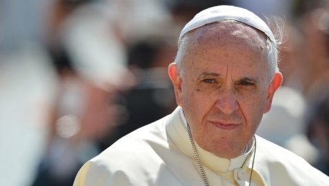 Франциск обязал священников сообщать о случаях сексуальных домогательств