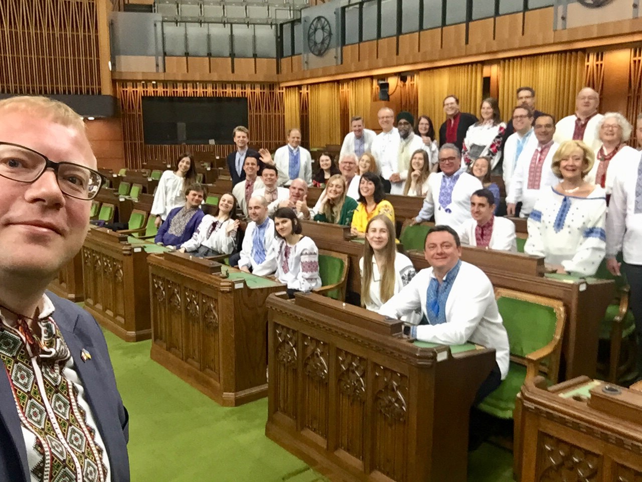 Посол: депутаты наполнили канадский парламент украинскими узорами