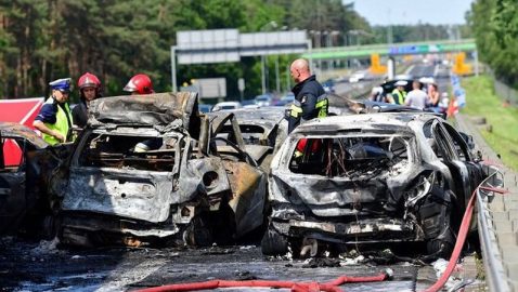 В Польше столкнулись и загорелись 7 авто, 6 человек погибли