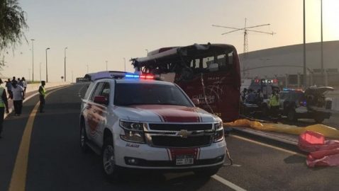 В ОАЭ автобус врезался в дорожный знак, 17 погибших