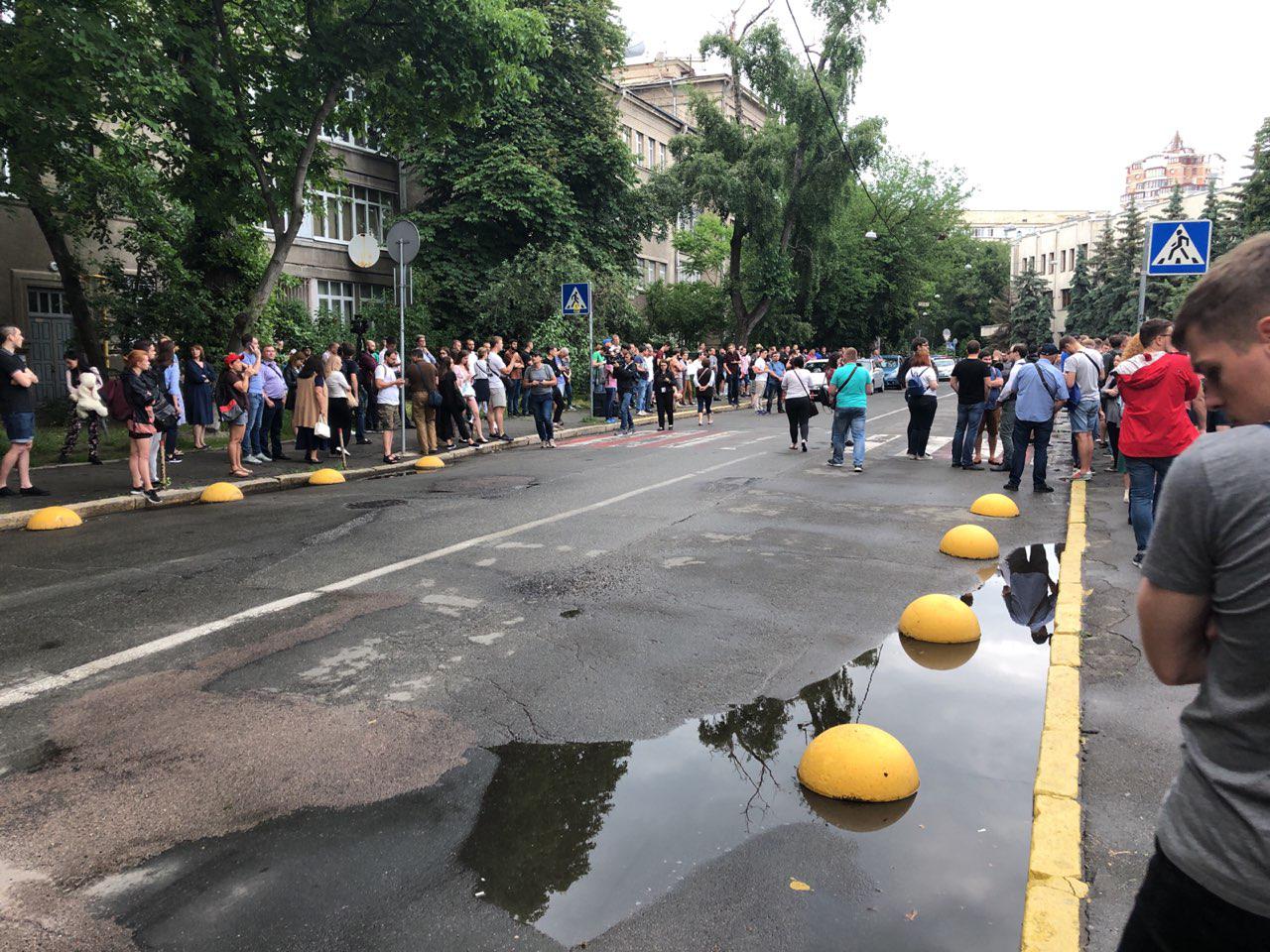 «Безнаказанность убивает». В Украине проходят акции протеста из-за смерти 5-летнего мальчика