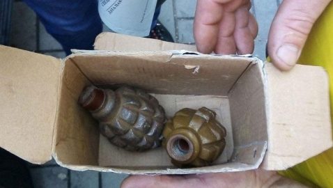В Днепре женщина продавала гранаты в подземном переходе