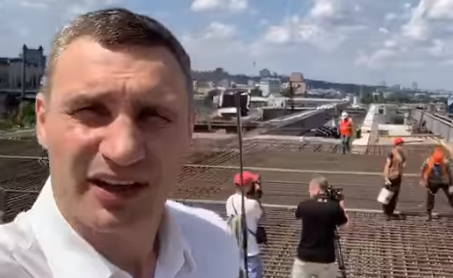 «Ржавых балок не будет»: Кличко показал строительство Подольского моста