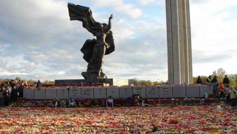 Мэр Риги об идее сноса памятника советским воинам: думал, таких дикарей не существует