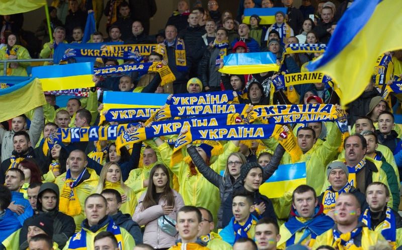УЕФА наказал Украину за нарушения на матче с Сербией