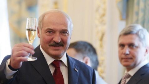 Лукашенко по телефону обменялся любезностями с Зеленским