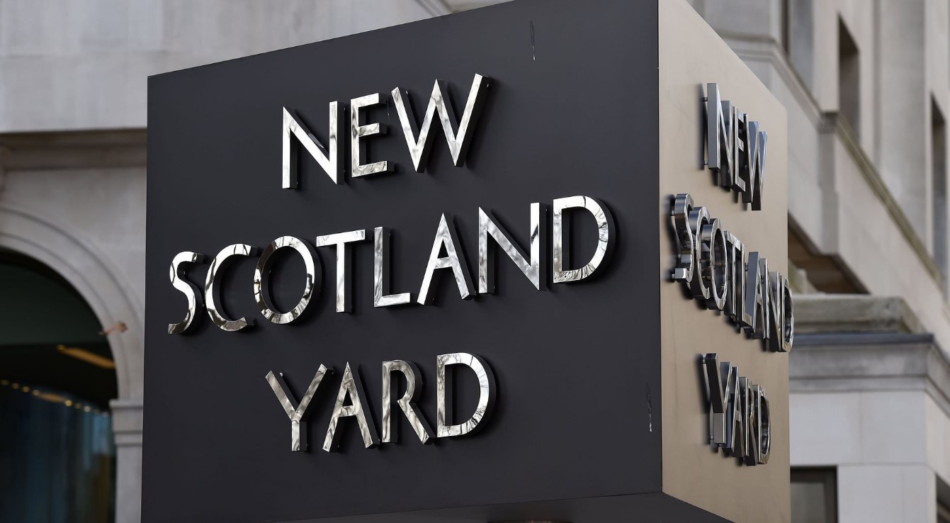 Хакеры взломали сайт, Twitter и почту полиции Лондона
