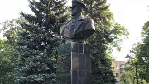 В Харькове восстановили бюст маршала Жукова