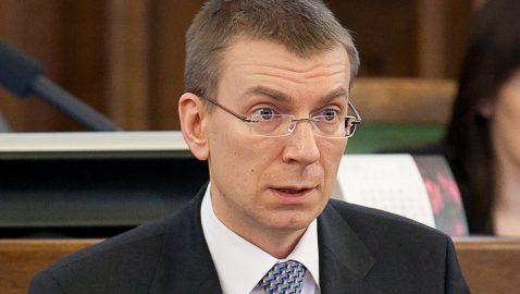 Глава МИД Латвии в соцсетях поспорил с посольством России