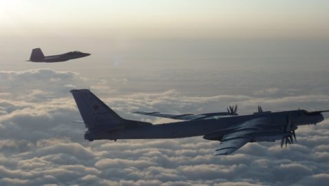 Возле Аляски истребители США перехватили бомбардировщики РФ