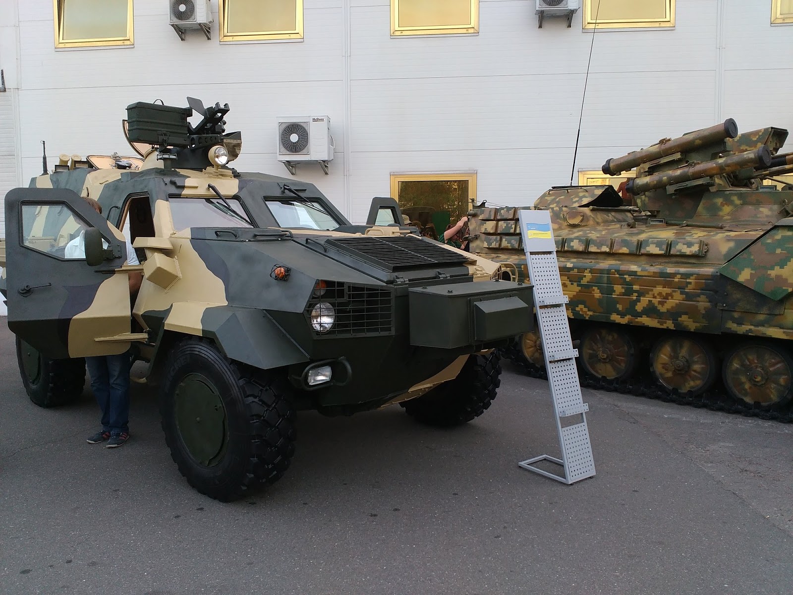 Минобороны закупает польские бронемашины вместо украинских «Дозоров»