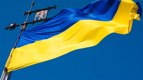 Зеленский: много украинцев вынуждены прятать флаг под кроватью
