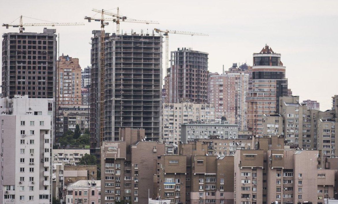 Financial Times: украинские заробитчане стали вкладывать деньги в недвижимость