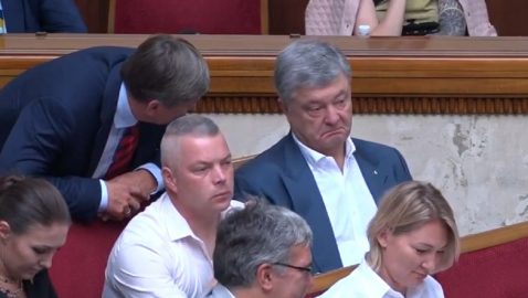 Фракция Порошенко заблокировала подписание закона об импичменте
