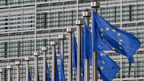 В Еврокомиссии не стали комментировать обвинения Зеленского, но напомнили Украине об обязательствах