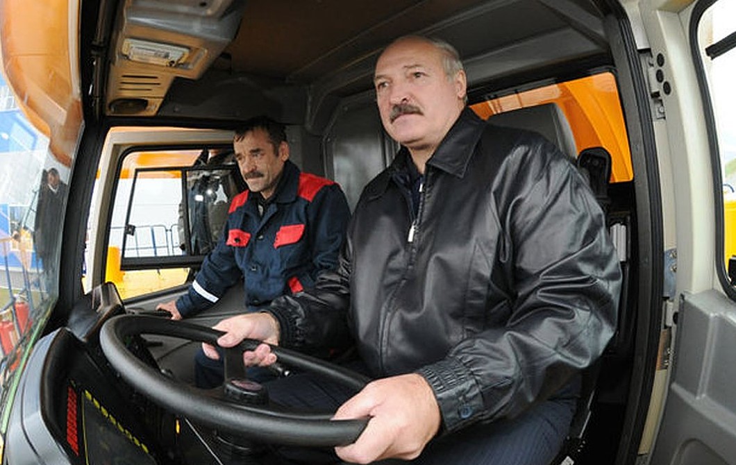 Лукашенко из-за Зеленского не ездит на работу на велосипеде