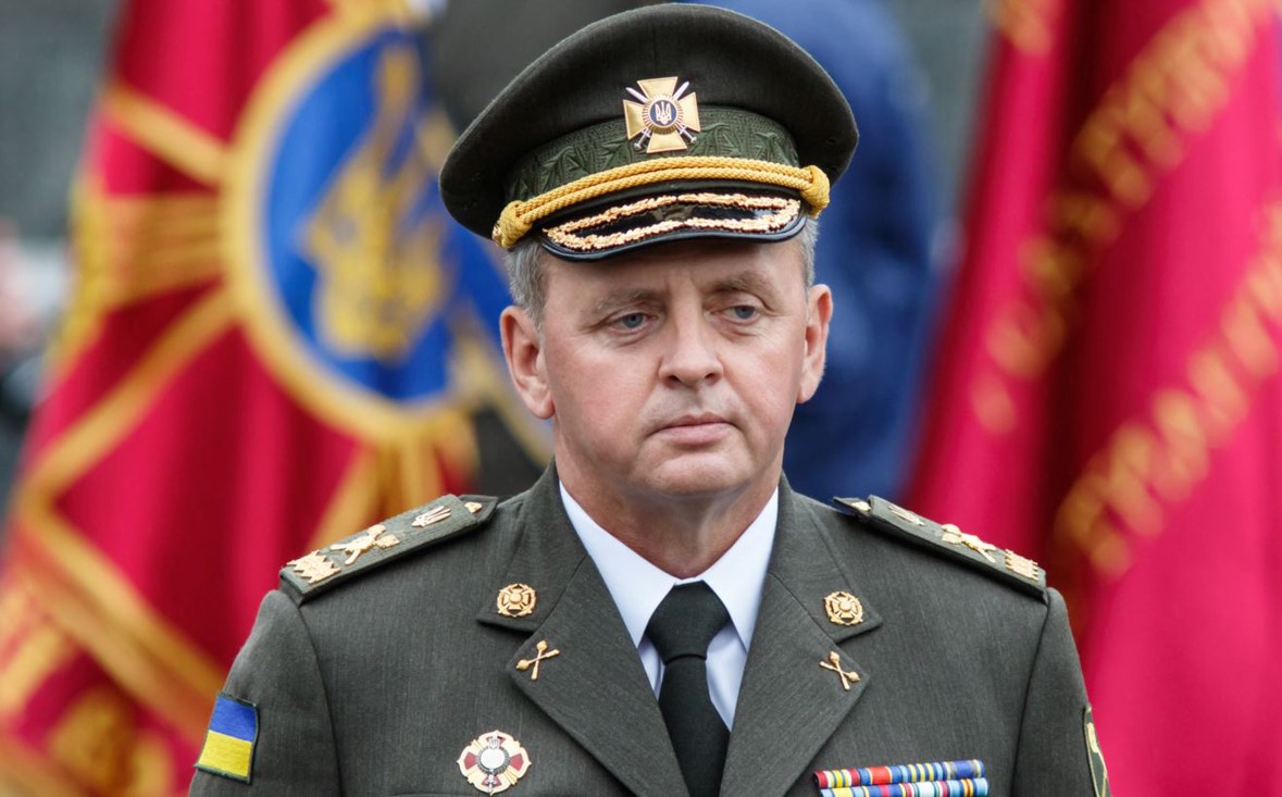 Зеленский уволил Муженко с воинской службы
