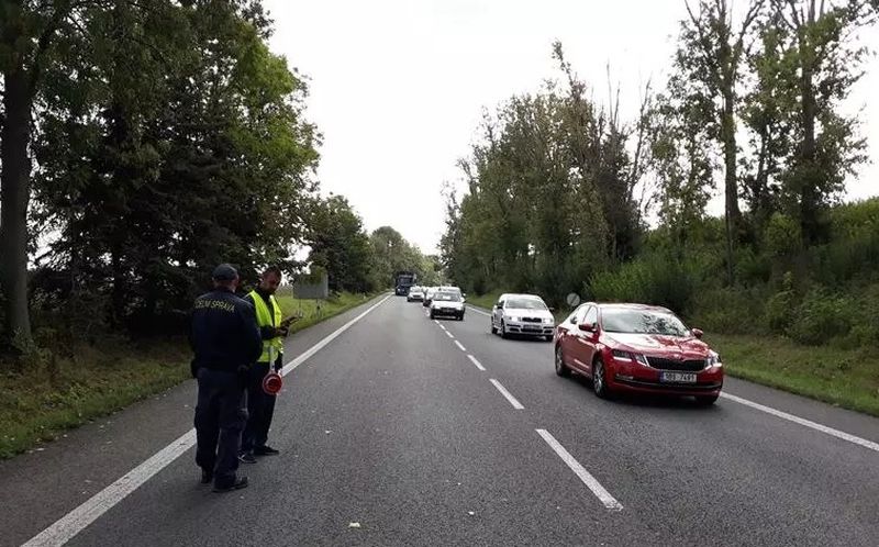 В Чехии задержали украинцев, незаконно регулировавших движение на шоссе