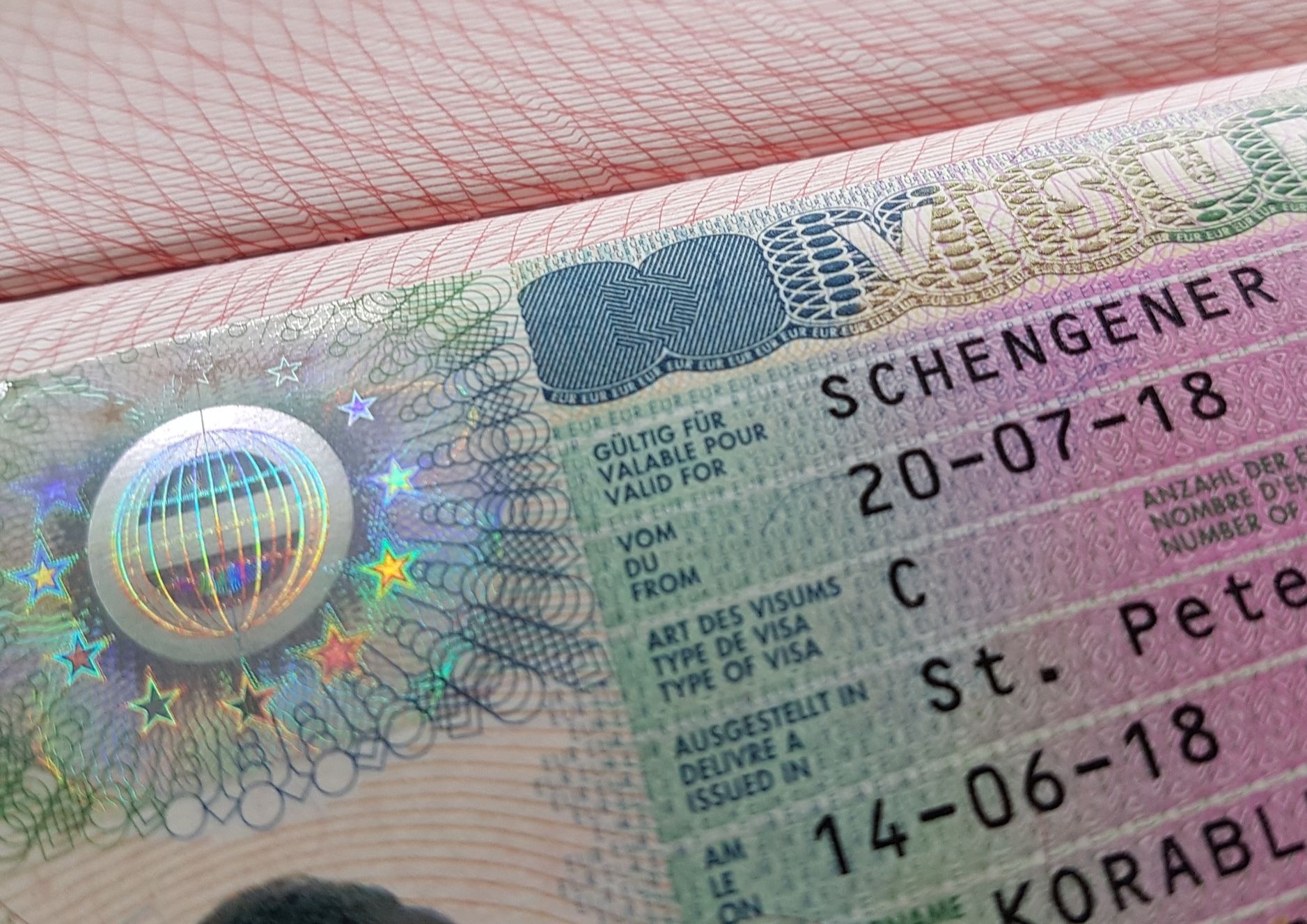 Bild: Германия выдает визы жителям Донбасса с российскими паспортами
