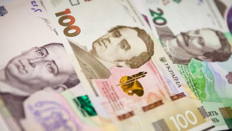 Средняя зарплата украинцев снизилась