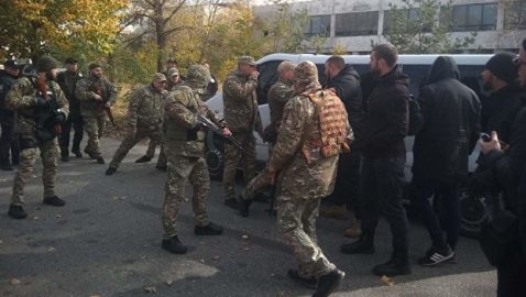 Полиция: Нацкорпус вывез оружие из Золотого