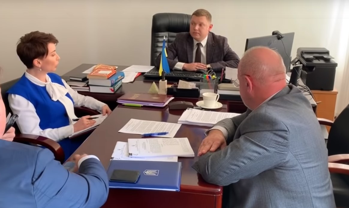 Видео: прокуроры не могли найти постановление по делу Лукаш