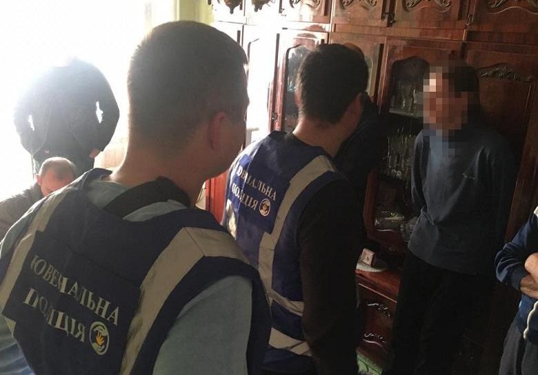 В Киеве задержан мужчина, развращавший детей в школах