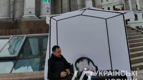 На Майдане установили палатку