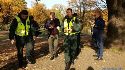 В Латвии возле Зеленского задержали двух мужчин, назвавшихся журналистами НТВ