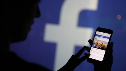 Facebook впервые отметила пост как фейк