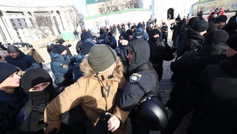 В Киеве произошла потасовка на Транс-марше, есть задержанные (фото)