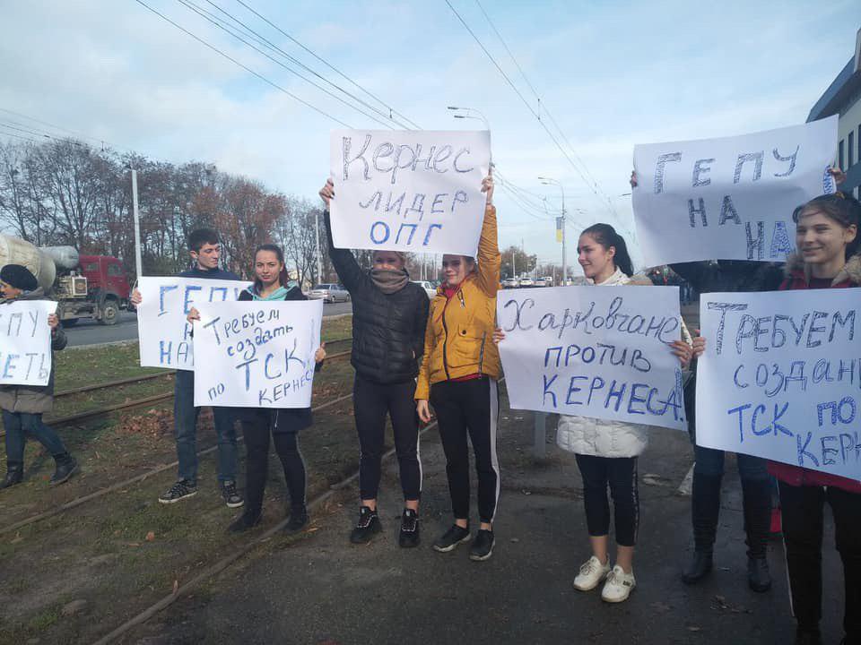 В Харькове Зеленского встретили у завода митингом против Кернеса