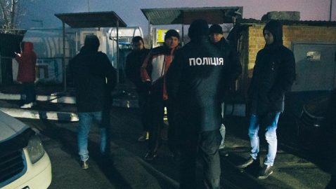 Бориспольский «разбойник» и участники АТО блокируют снос АЗС