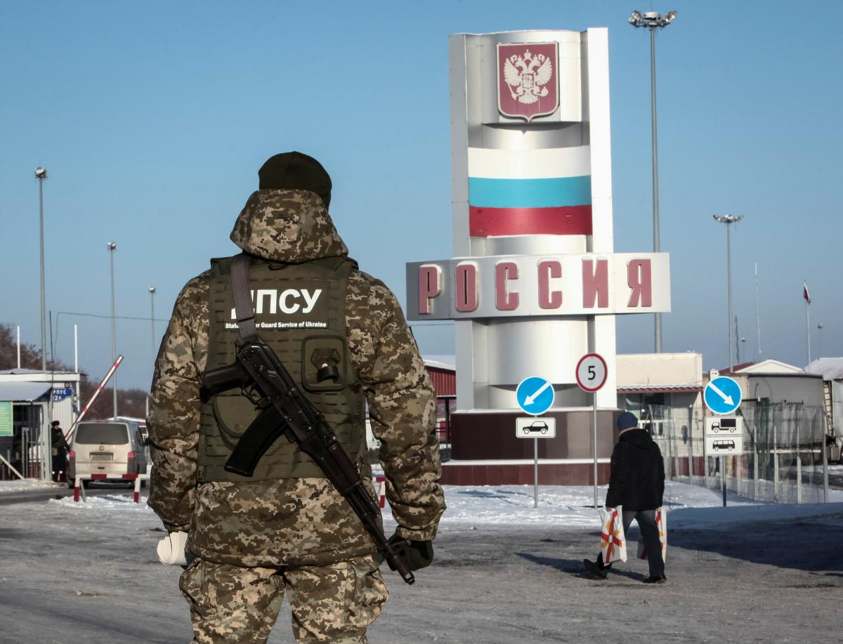 Украинцы смогут въезжать в Россию только по загранпаспортам