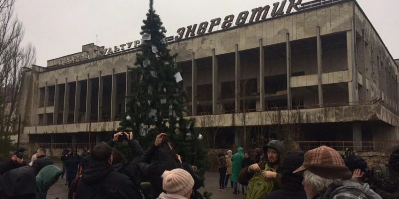 В Припяти впервые за 33 года установили новогоднюю ёлку