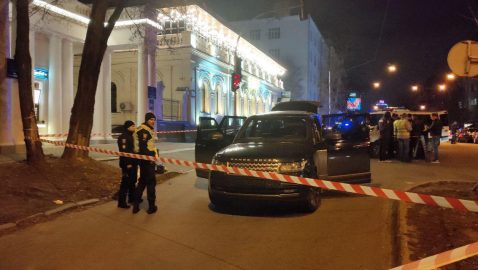 Полиция: стрельбу по Соболеву в авто вели из дома