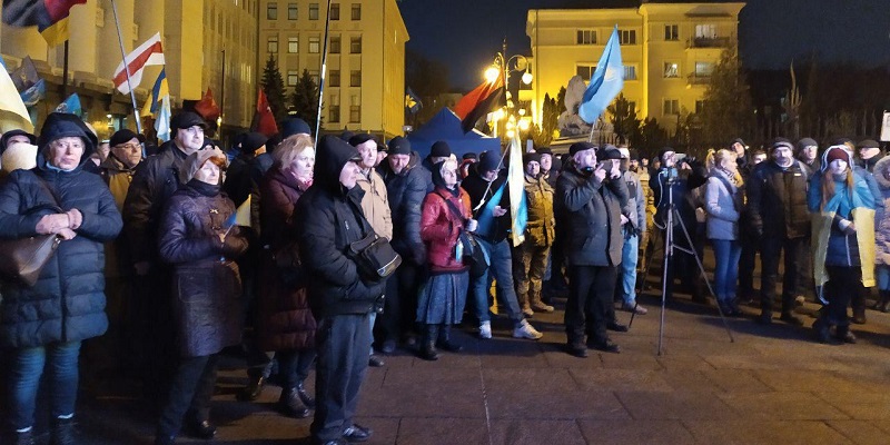 На Банковой будут митинговать до утра