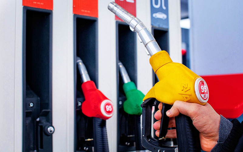 Операторы АЗС снизили цены на бензин после встречи с Зеленским