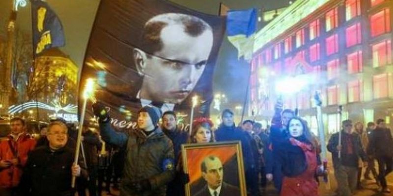Зеленского просят присвоить Бандере звание Героя Украины