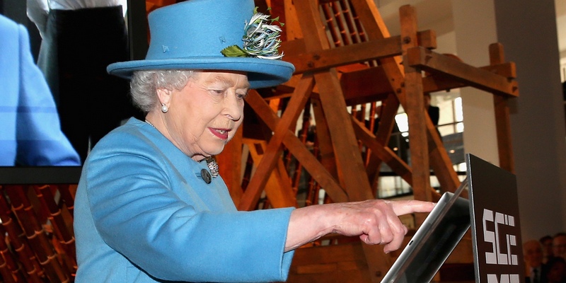 Королева Елизавета II ищет помощника по соцсетям за 50 тыс. фунтов