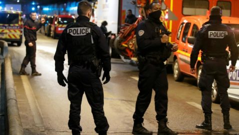 В пригороде Парижа застрелили мужчину, который угрожал ножом полицейским
