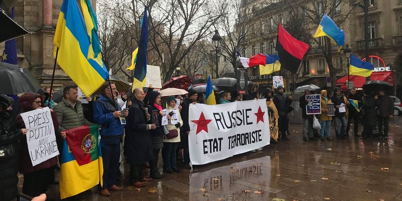 Украинцы вышли на протест в Париже перед «нормандской встречей»