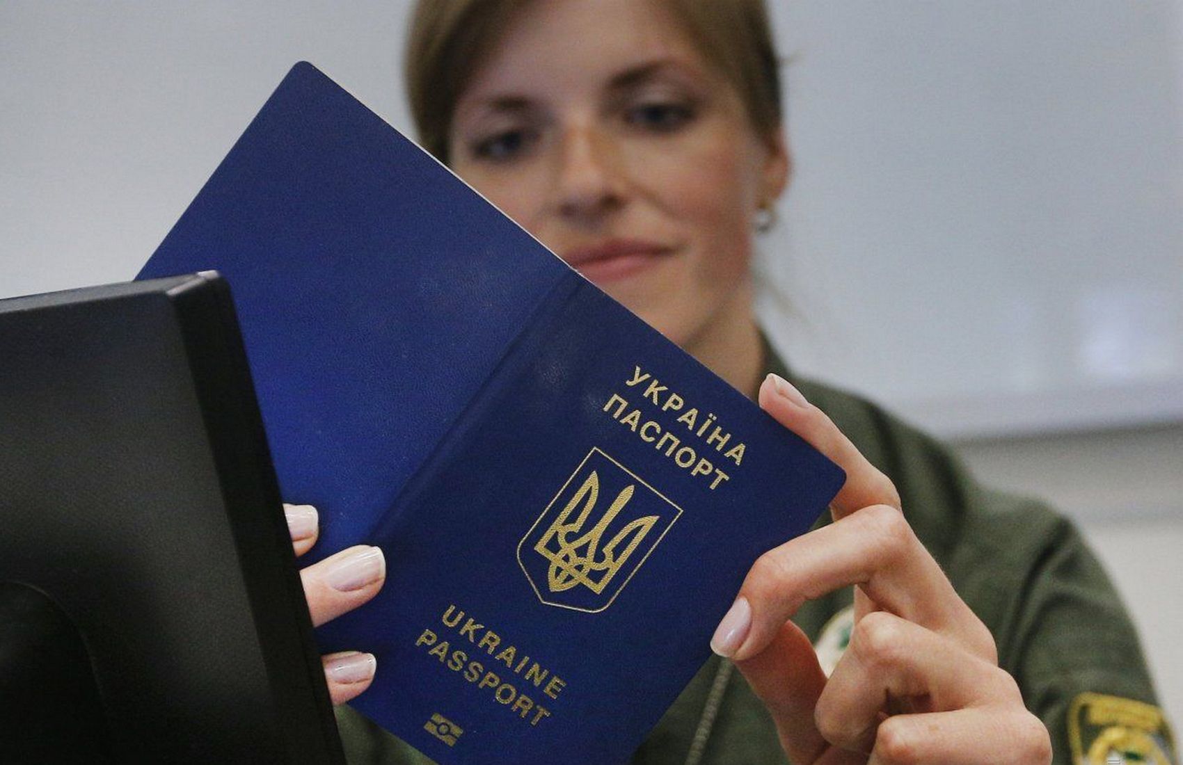 МИД предлагает запретить украинцам ездить в РФ по внутренним паспортам