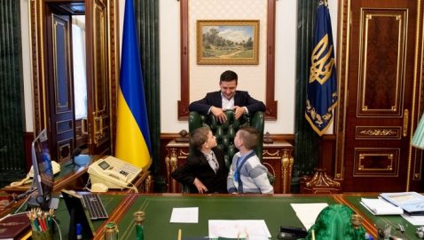 Зеленский встретился с сиротами, чьи отцы погибли на Донбассе