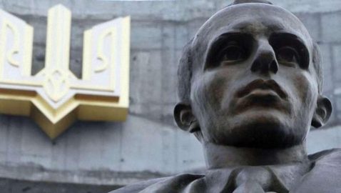 Мэры Ивано-Франковска и Конотопа планируют установить памятник Бандере у границы с Россией