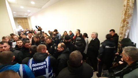 В суде пытались напасть на журналистку Шарий.нет, произошла потасовка