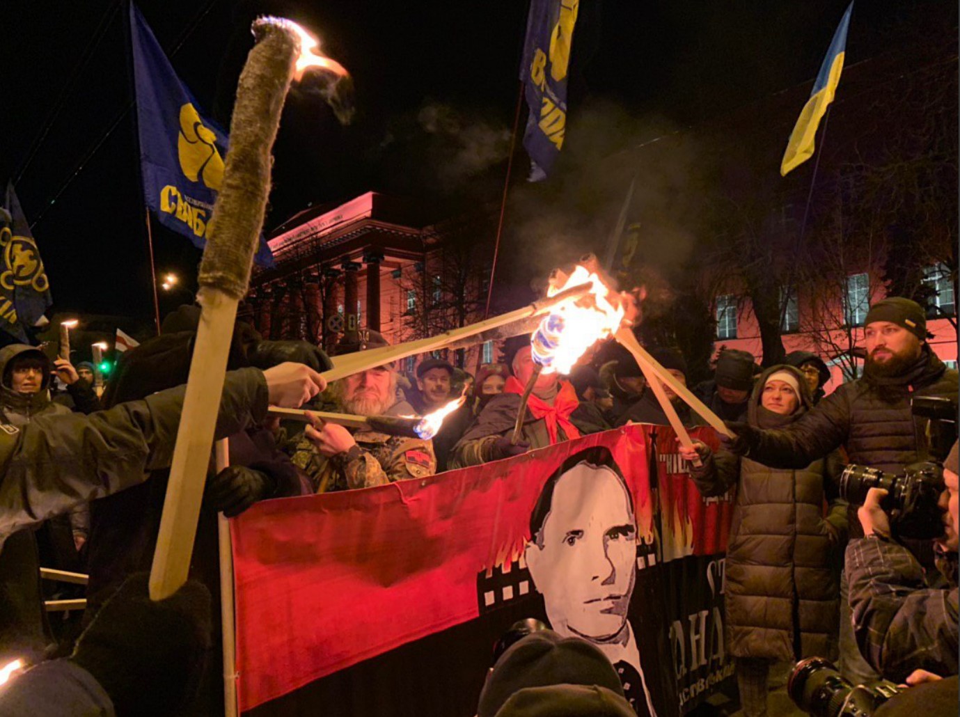 В Украине прошли факельные шествия в честь Бандеры