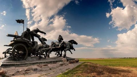 Мэр Каховки: Институт нацпамяти хочет снести монумент «Легендарная тачанка» из-за декоммунизации